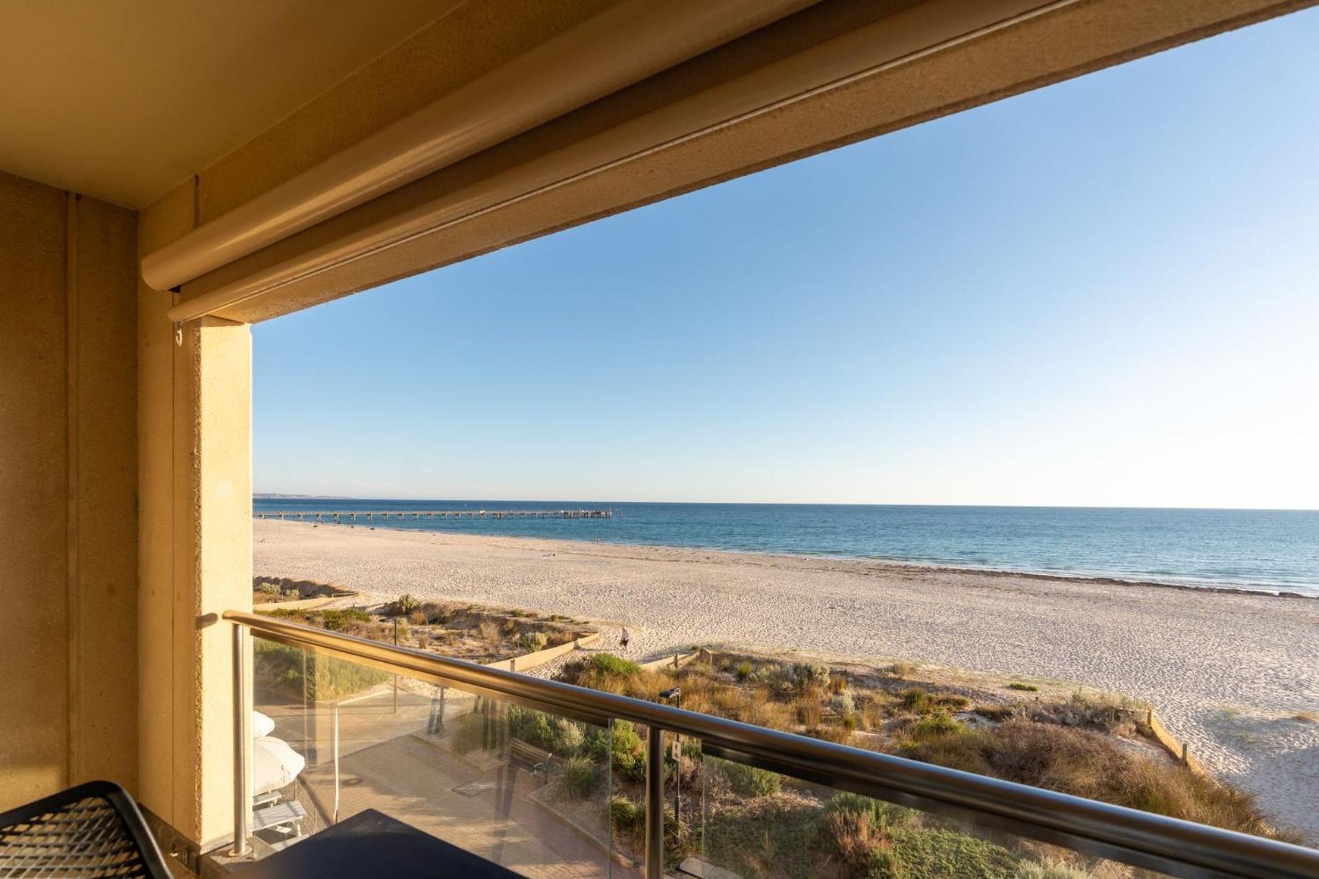 Belle Escapes - Sunset Views At The Bay Apartment Glenelg