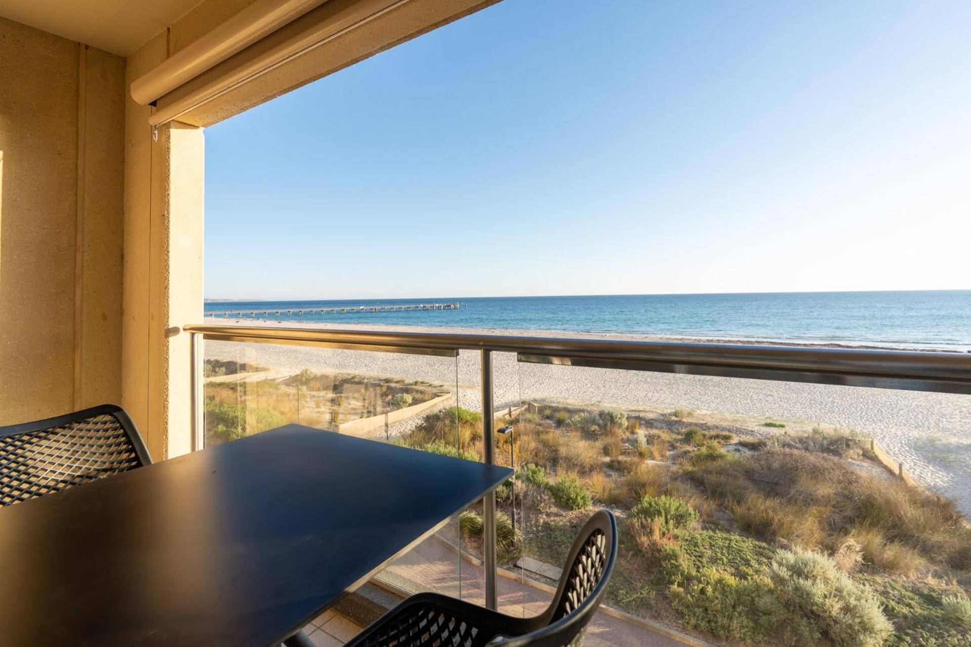 Belle Escapes - Sunset Views At The Bay