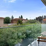 Broadway Getaway - 150 Metres To Beach