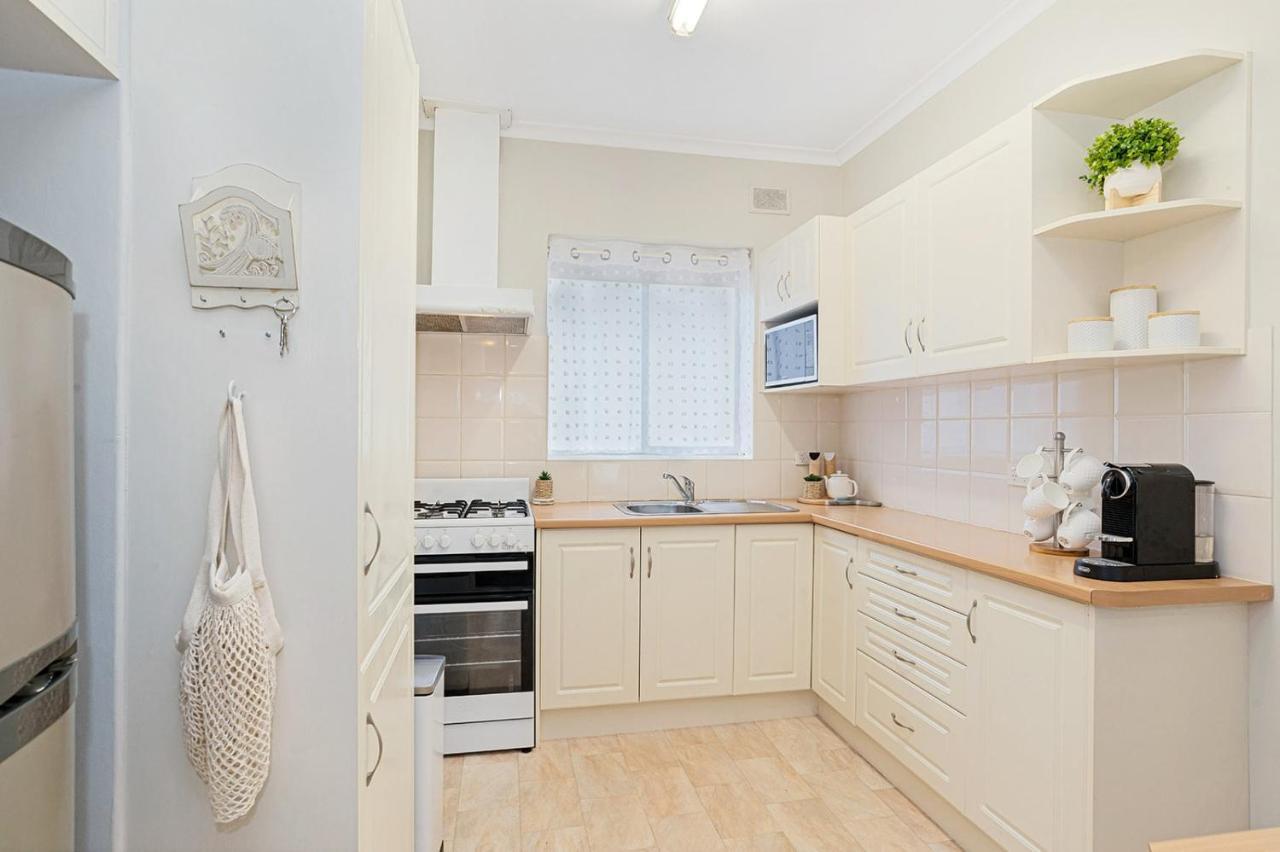 Broadway Getaway - 150 Metres To Apartment *