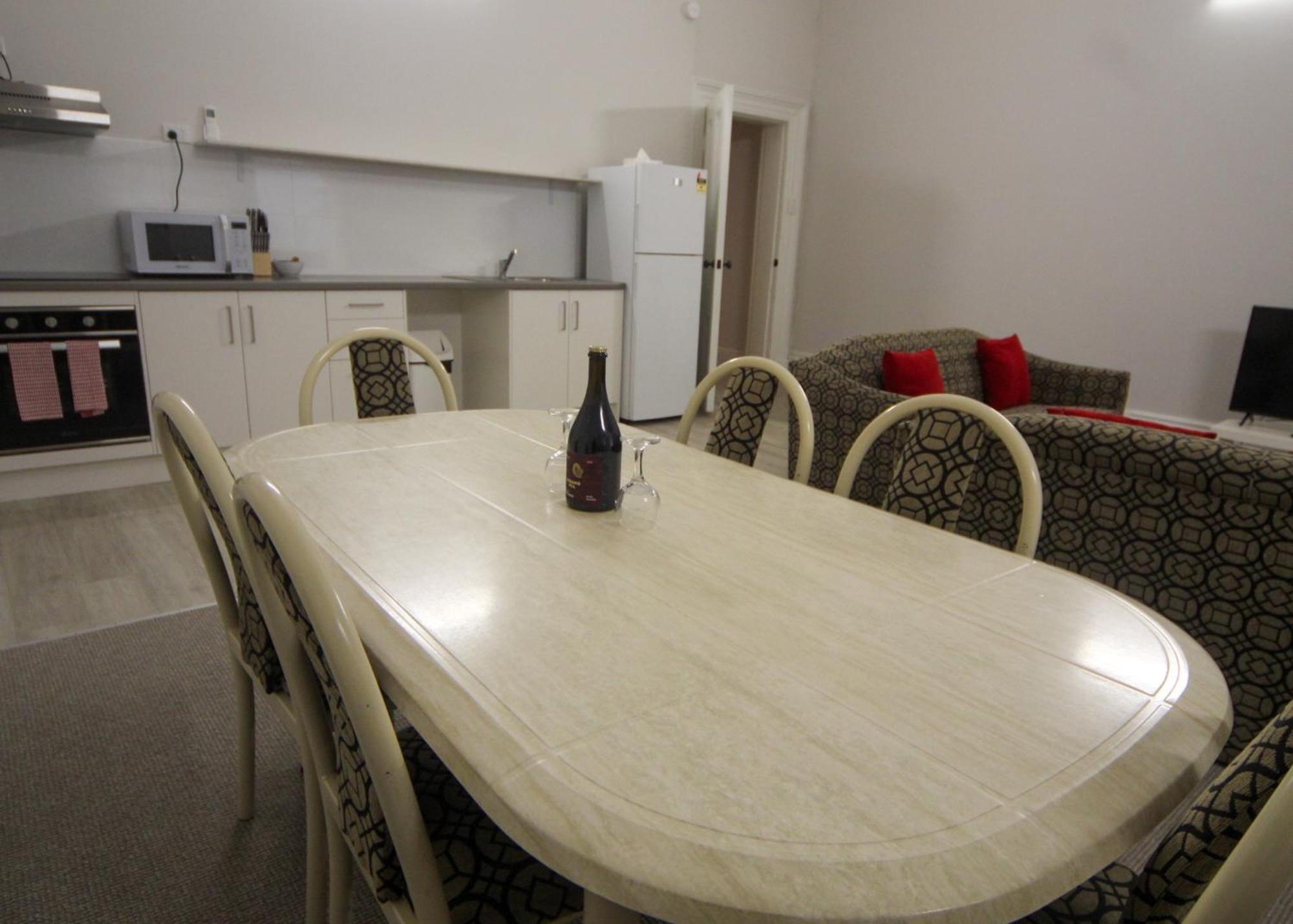Seafield Tower No 5 * Glenelg