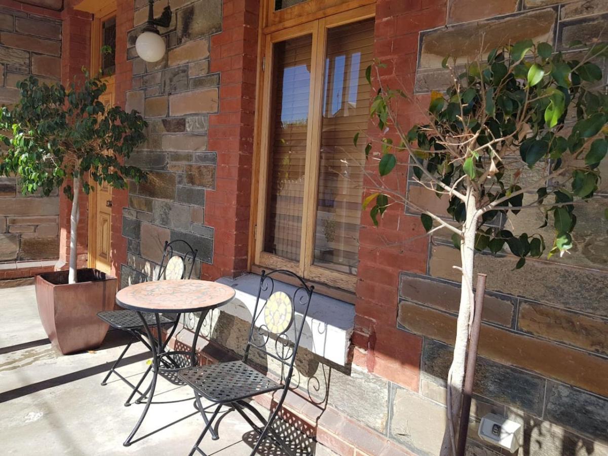 The Sussex, Renovated In The Heart Of * Glenelg