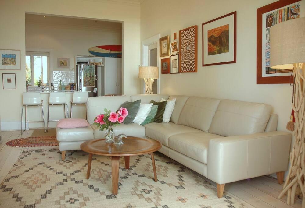 Absolute Beachfront Apartment, Amazing Sunsets * Glenelg