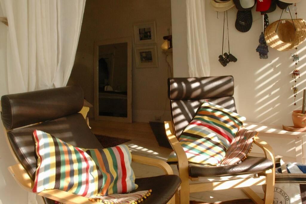 Absolute Beachfront Apartment, Amazing Sunsets Apartment Glenelg