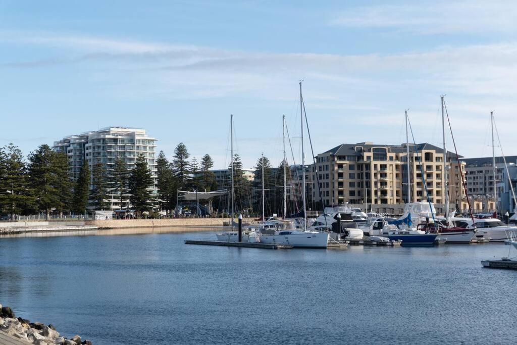 Luxurious Front With Ocean View Balcony * Glenelg