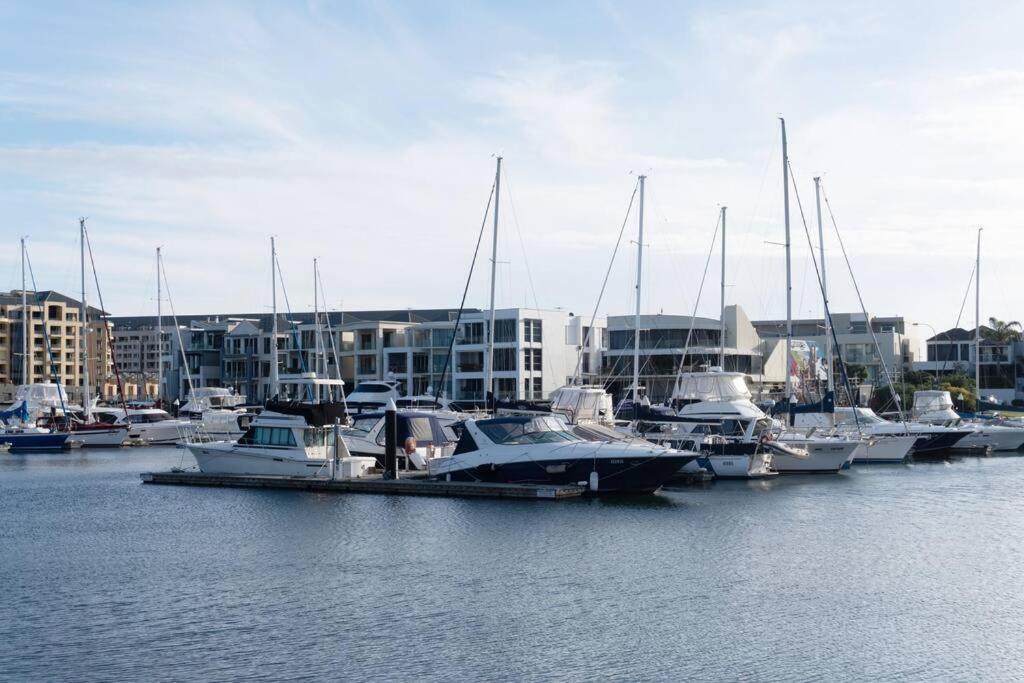 Apartment Luxurious Front With Ocean View Balcony Glenelg