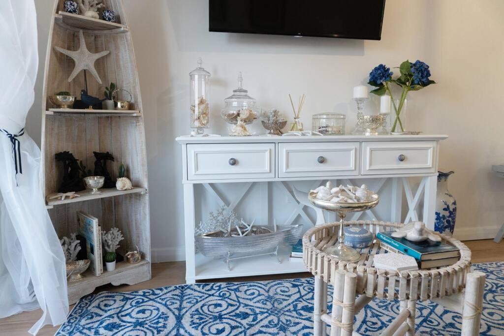 Luxurious Front With Ocean View Balcony Glenelg