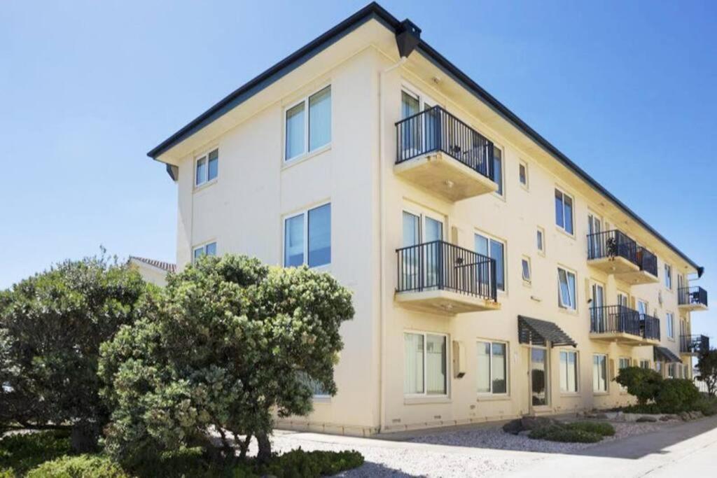 Luxurious Front With Ocean View Balcony * Glenelg
