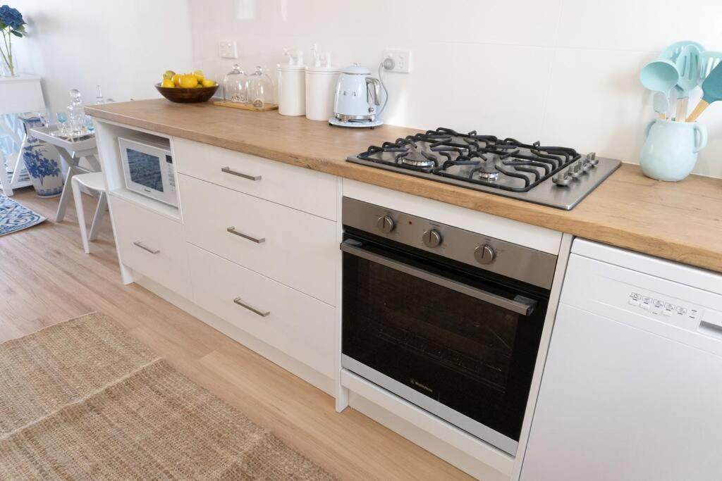 Apartment Luxurious Front With Ocean View Balcony Glenelg