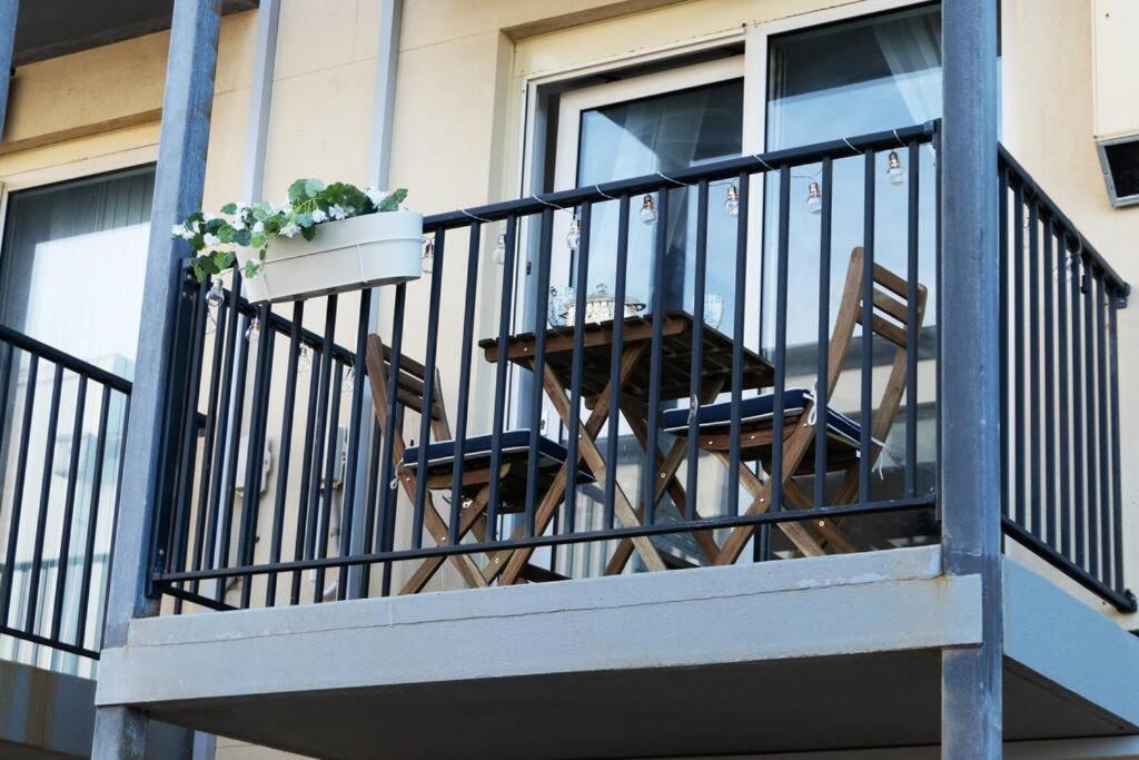 Luxurious Front With Ocean View Balcony Apartment