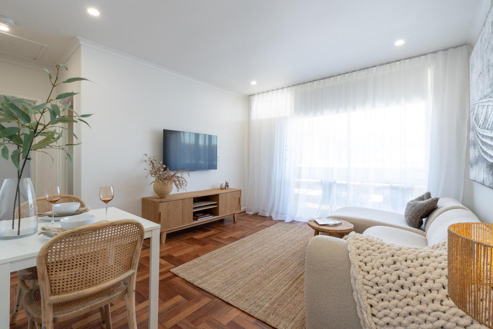 Miss Pats Brand New Gem River Views Short Walk To And Cafes Apartment
