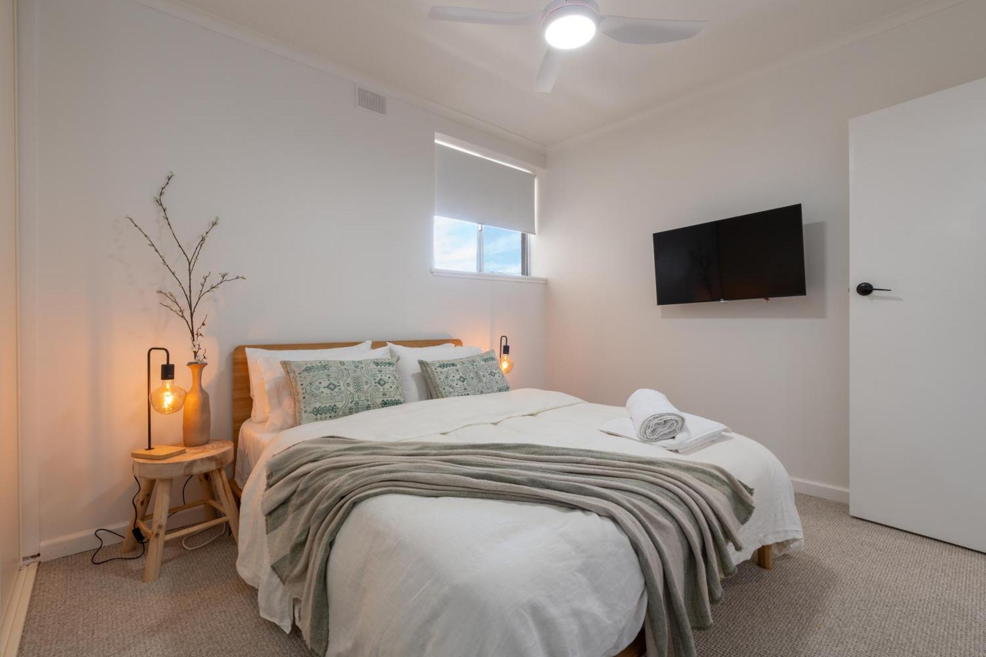 Apartment Miss Pats Brand New Gem River Views Short Walk To And Cafes Glenelg