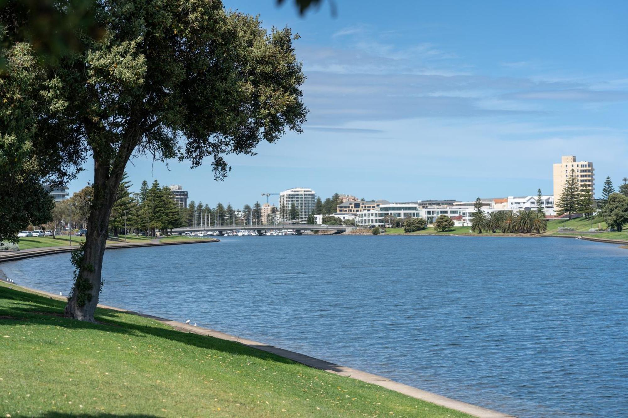 Miss Pats Brand New Gem River Views Short Walk To And Cafes