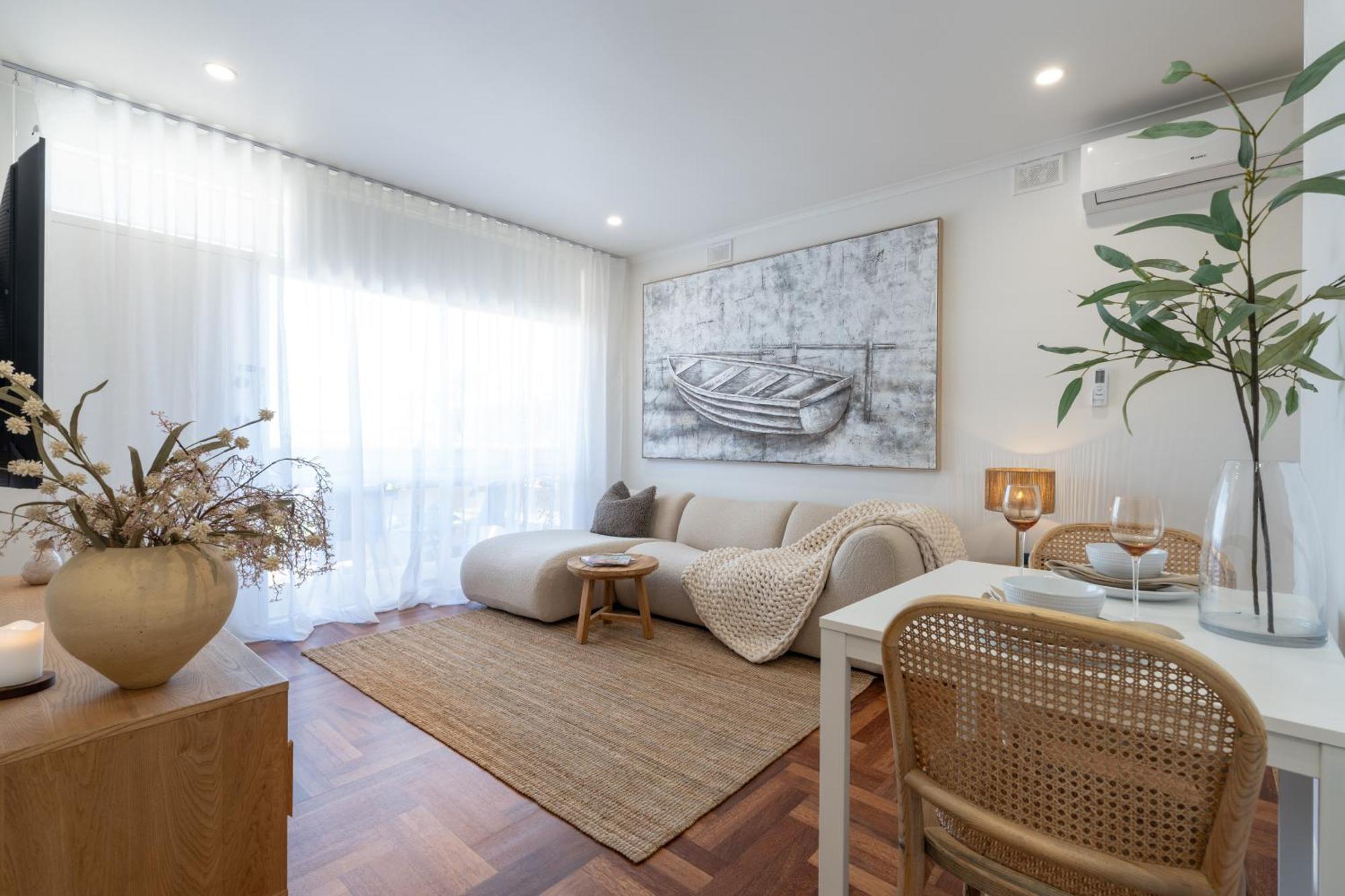 Miss Pats Brand New Gem River Views Short Walk To And Cafes Apartment