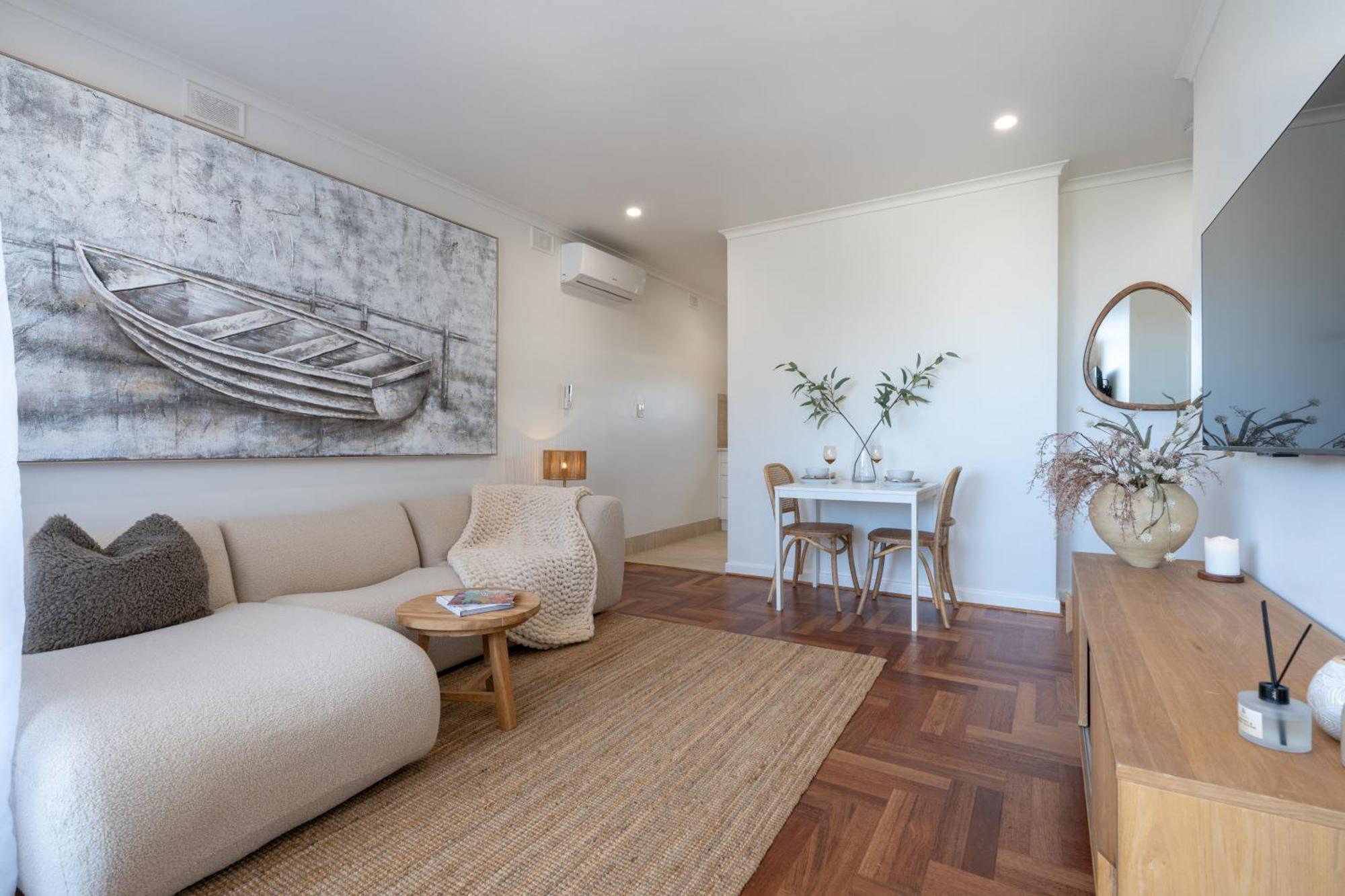 Miss Pats Brand New Gem River Views Short Walk To And Cafes Apartment *
