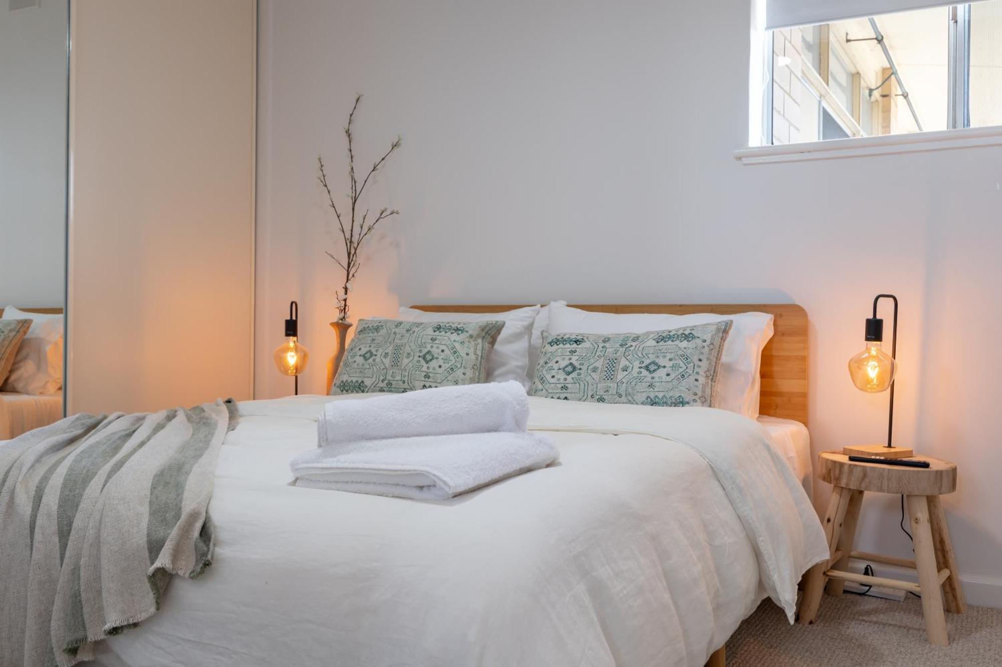 Miss Pats Brand New Gem River Views Short Walk To And Cafes
