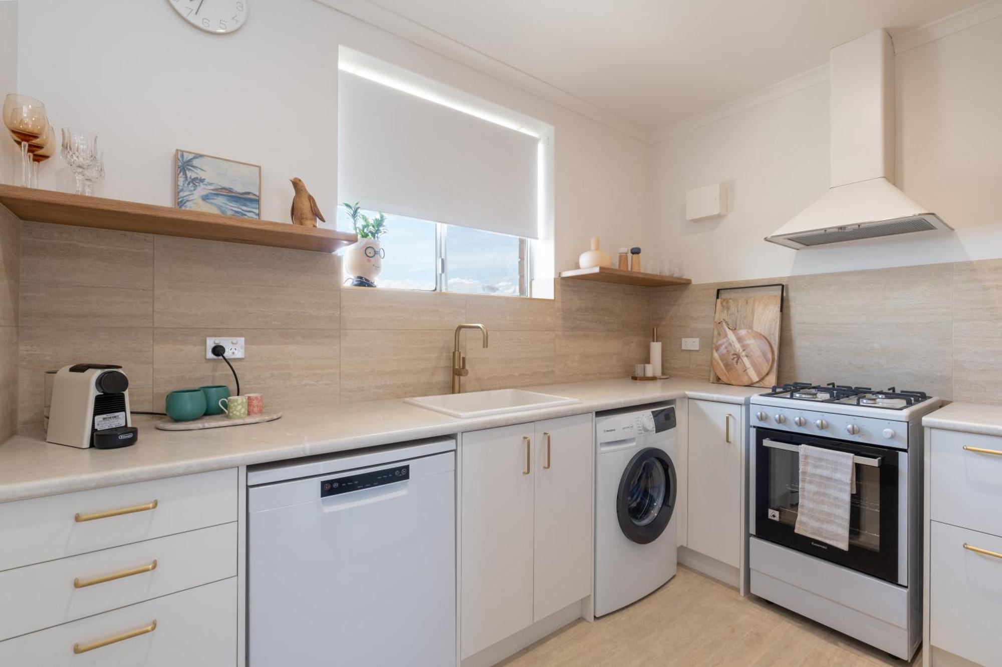 Miss Pats Brand New Gem River Views Short Walk To And Cafes Glenelg