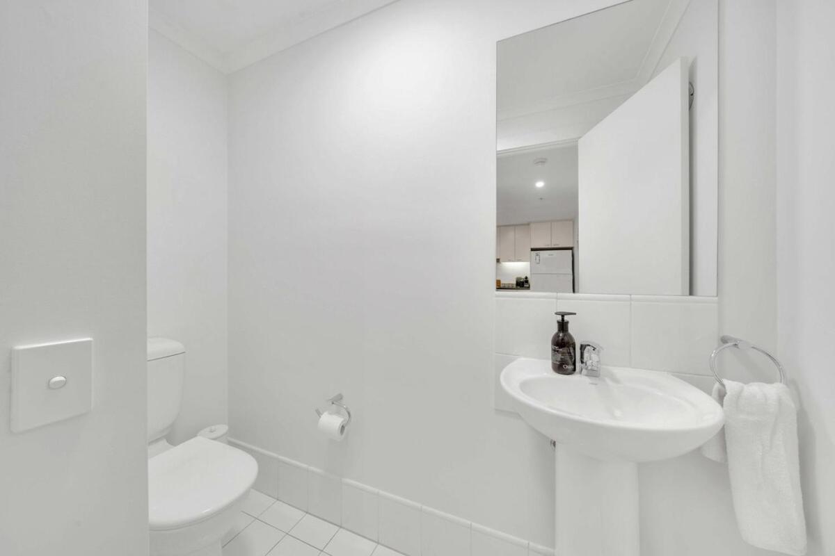 Sub-penthouse With Marina View By Host Solutions * Glenelg