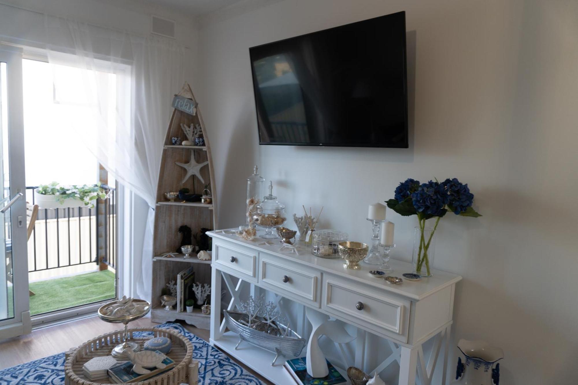Luxurious Front With Ocean View Balcony Apartment *