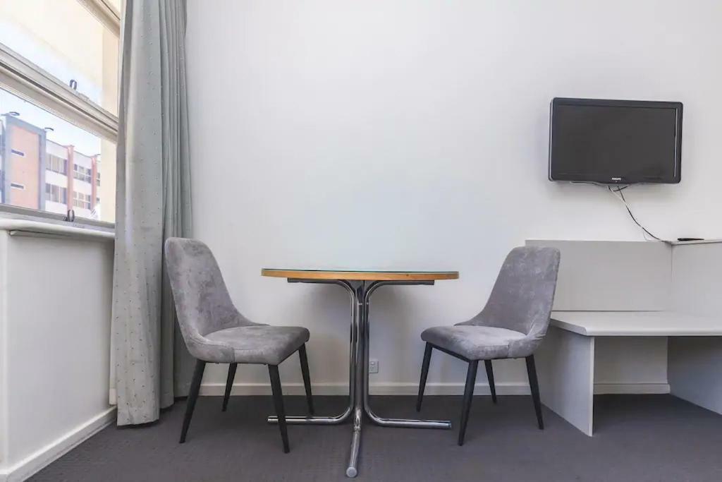 Apartment Hi 5