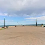 Hi 5 Glenelg Studio Apartment