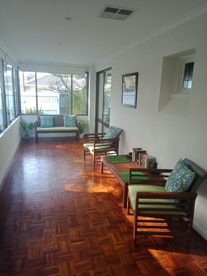 - Marina Retreat Glenelg