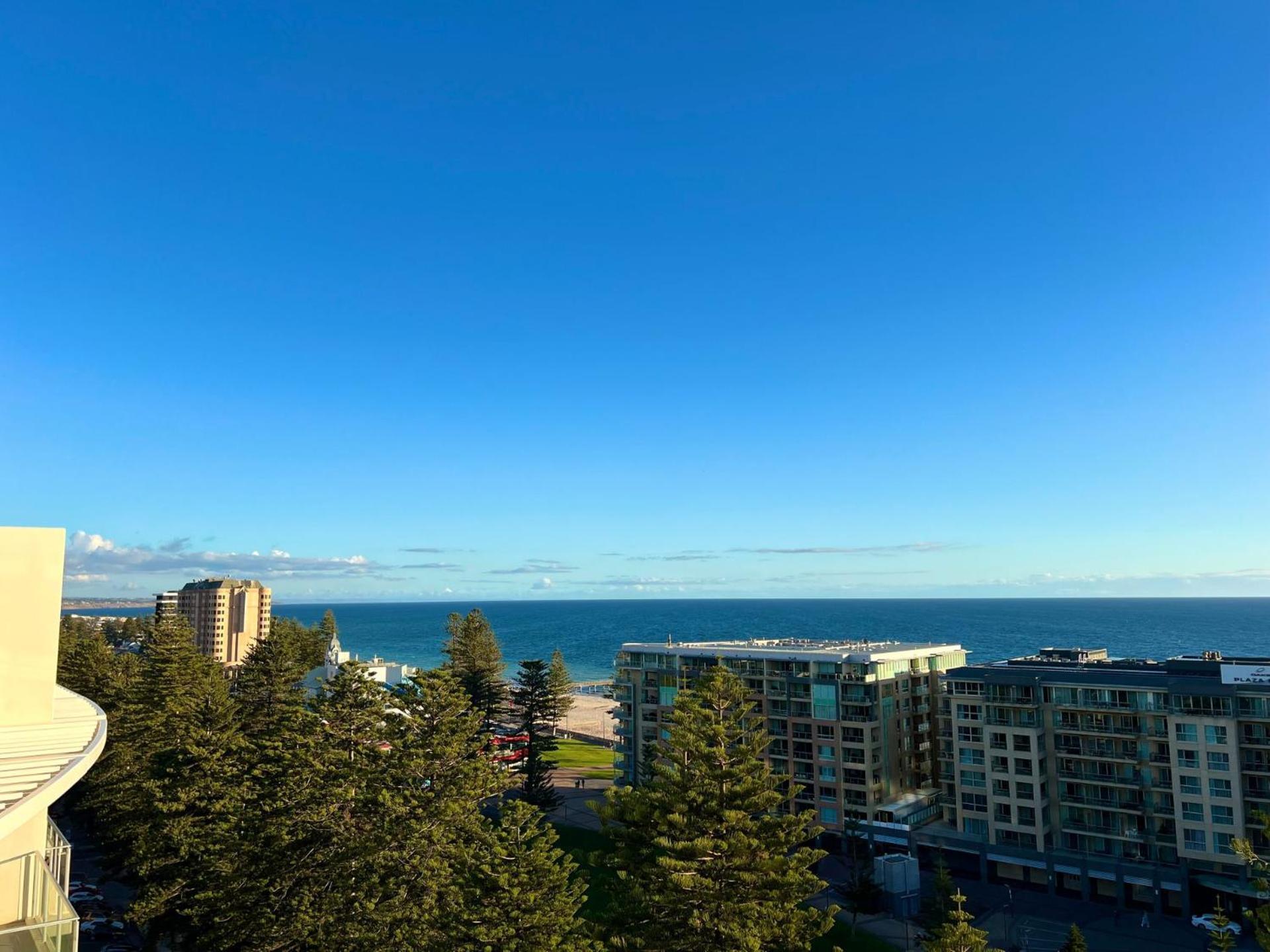 Belle Escapes - Skyline Penthouse Apartment Glenelg