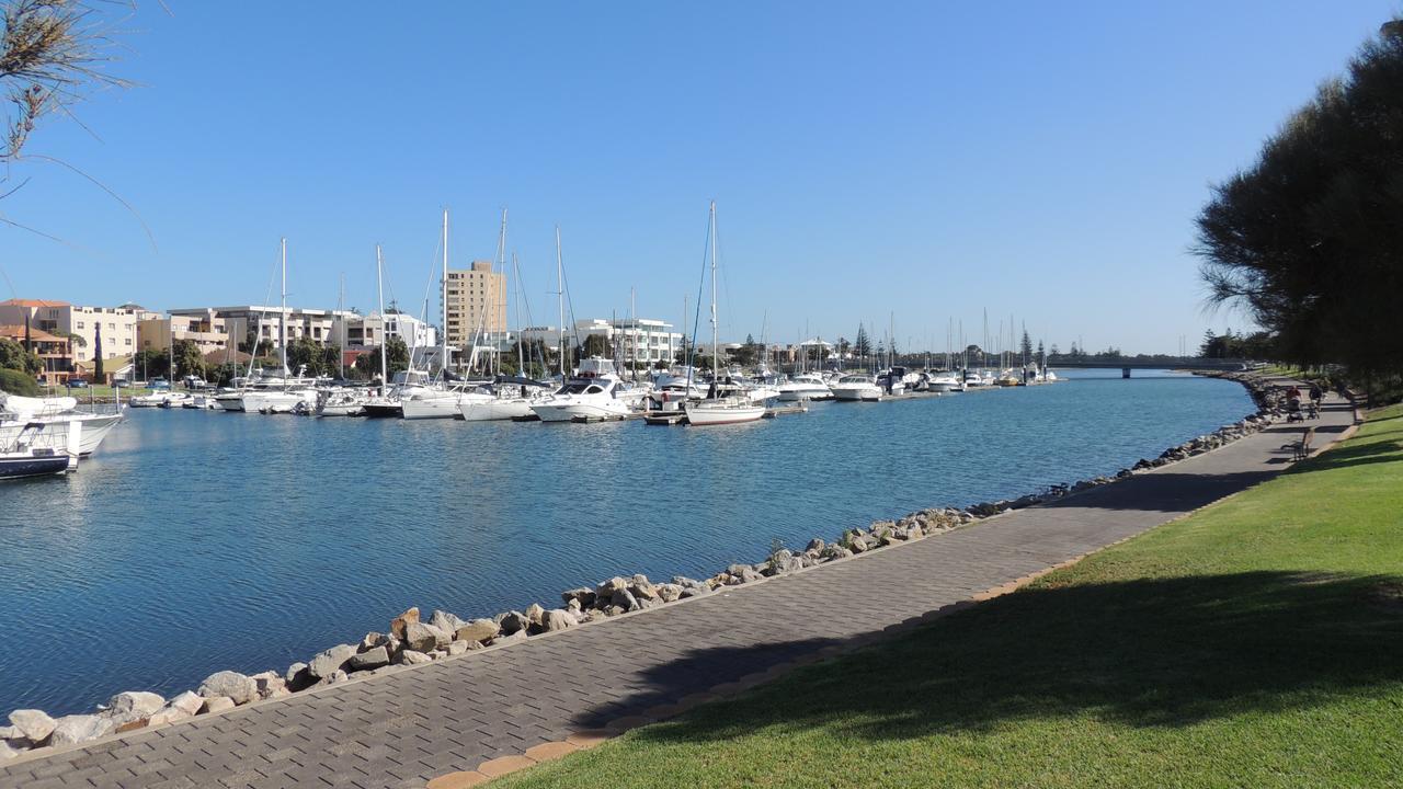 - Marina Retreat Glenelg